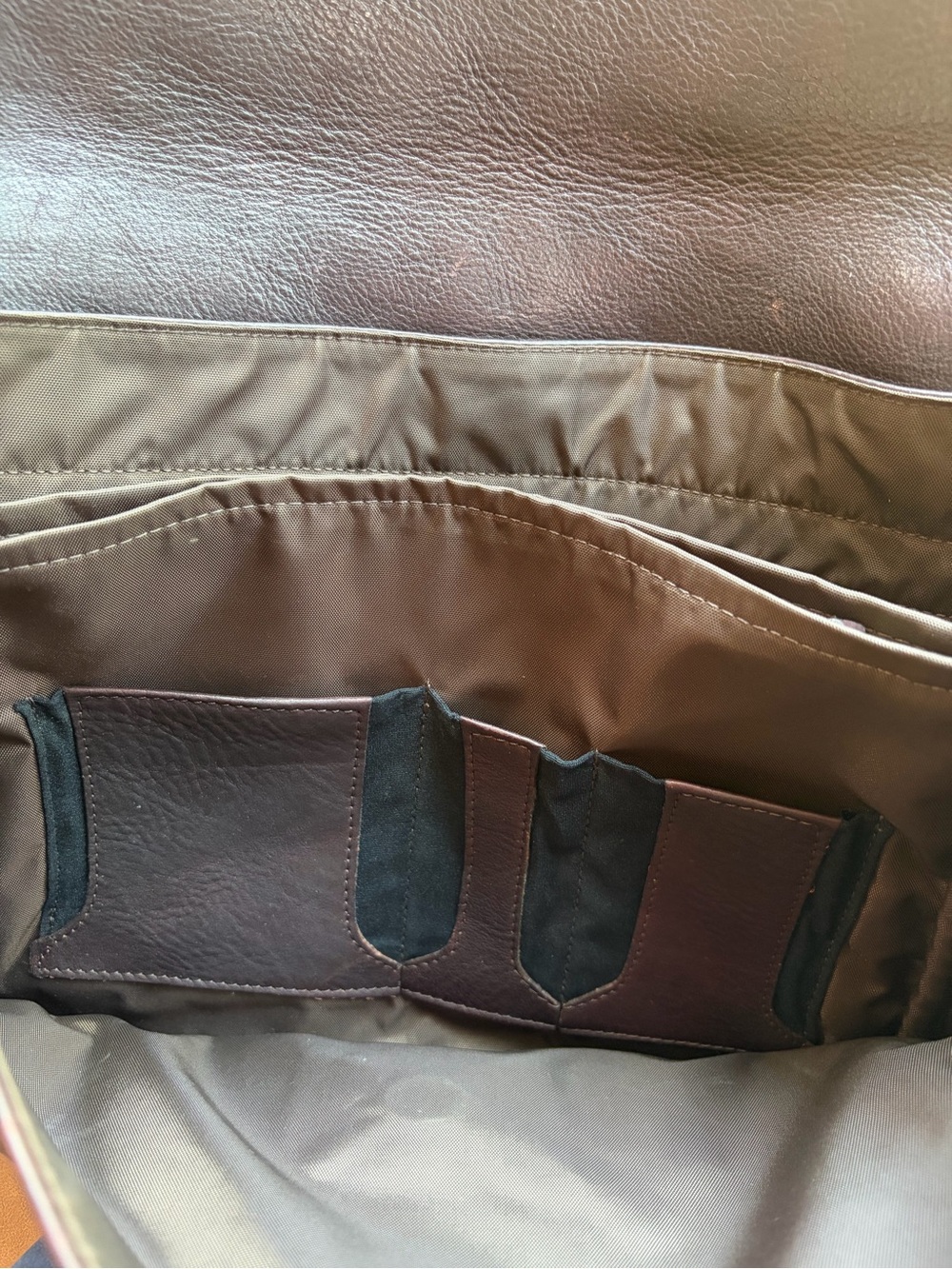Allen Edmonds dark brown grained leather messenger bag made in the USA - Picture 9 of 12